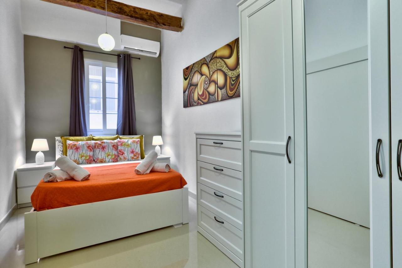 Charming Valletta 1 Bedroom Apartment Off Republic Street Sleeps 4 Luaran gambar